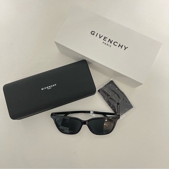 Givenchy 55mm Sunglasses In Black & Grey Blue - New With Box & Case - Reemoly main image 14